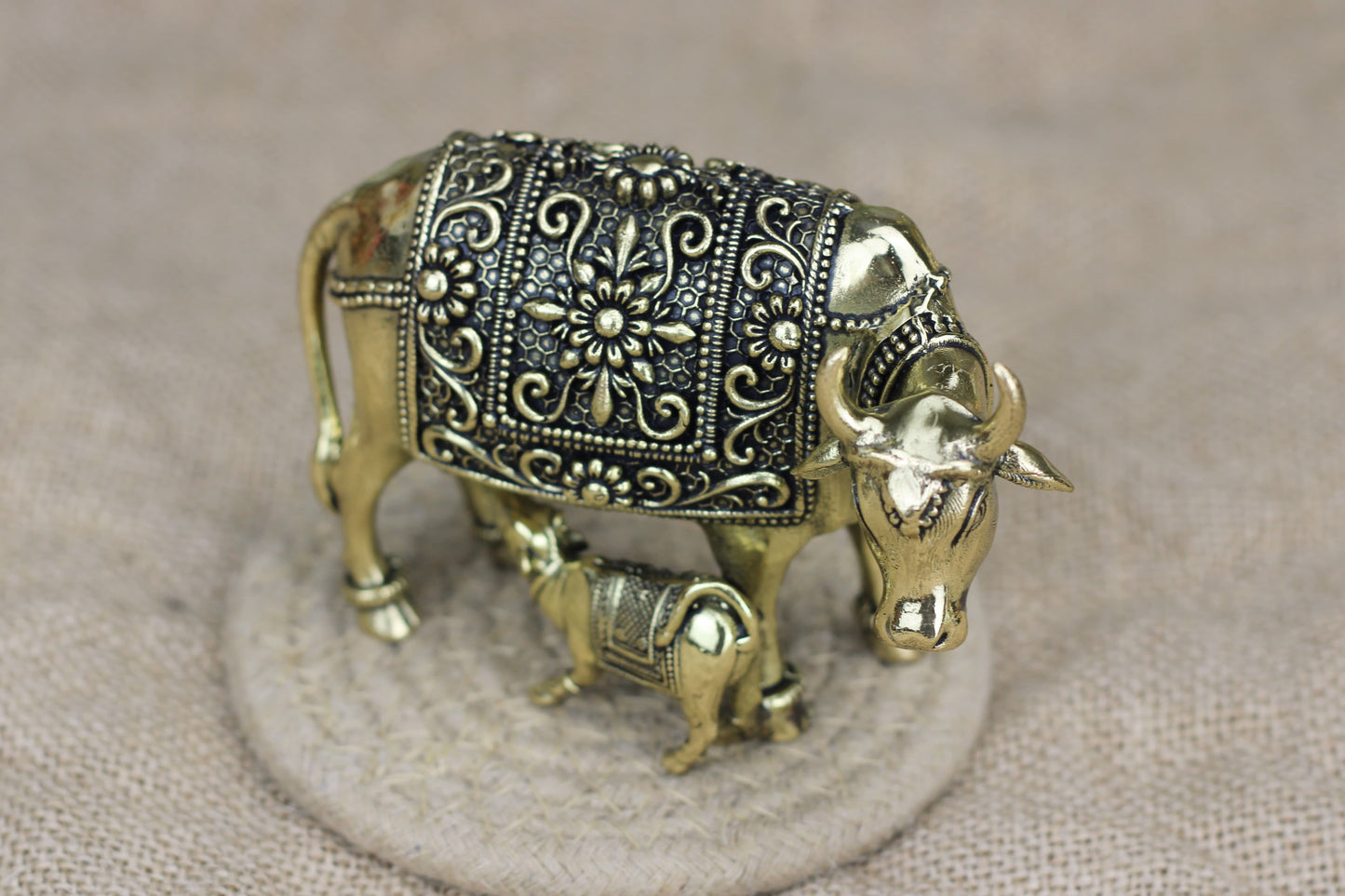 Premium Kamdhenu Brass Cow & Calf Idol – Symbol of Nurture & Prosperity | Small & Medium Sizes
