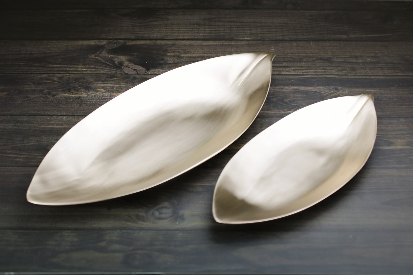 Bronze Leaf Serving Platter – Matte & Glossy Finish | Elegant Dining & Decor
