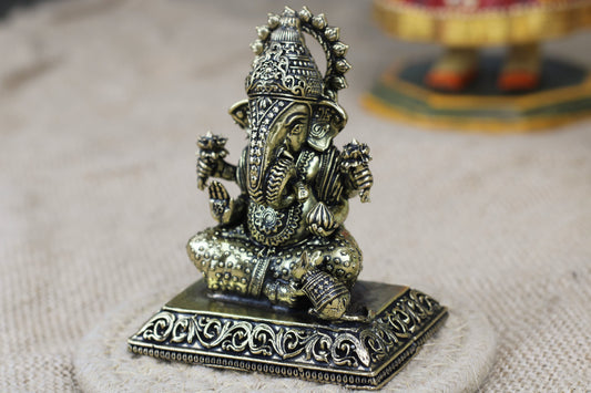 Premium Brass Ganesha Idol – Long Trunk, Seated on Singhasan (140 gm | 6.5×4.5×8 cm)